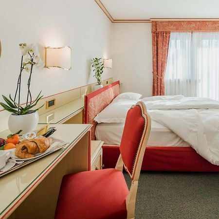 Hotel Capannina กอร์ตินาดัมเปซโซ ภายนอก รูปภาพ