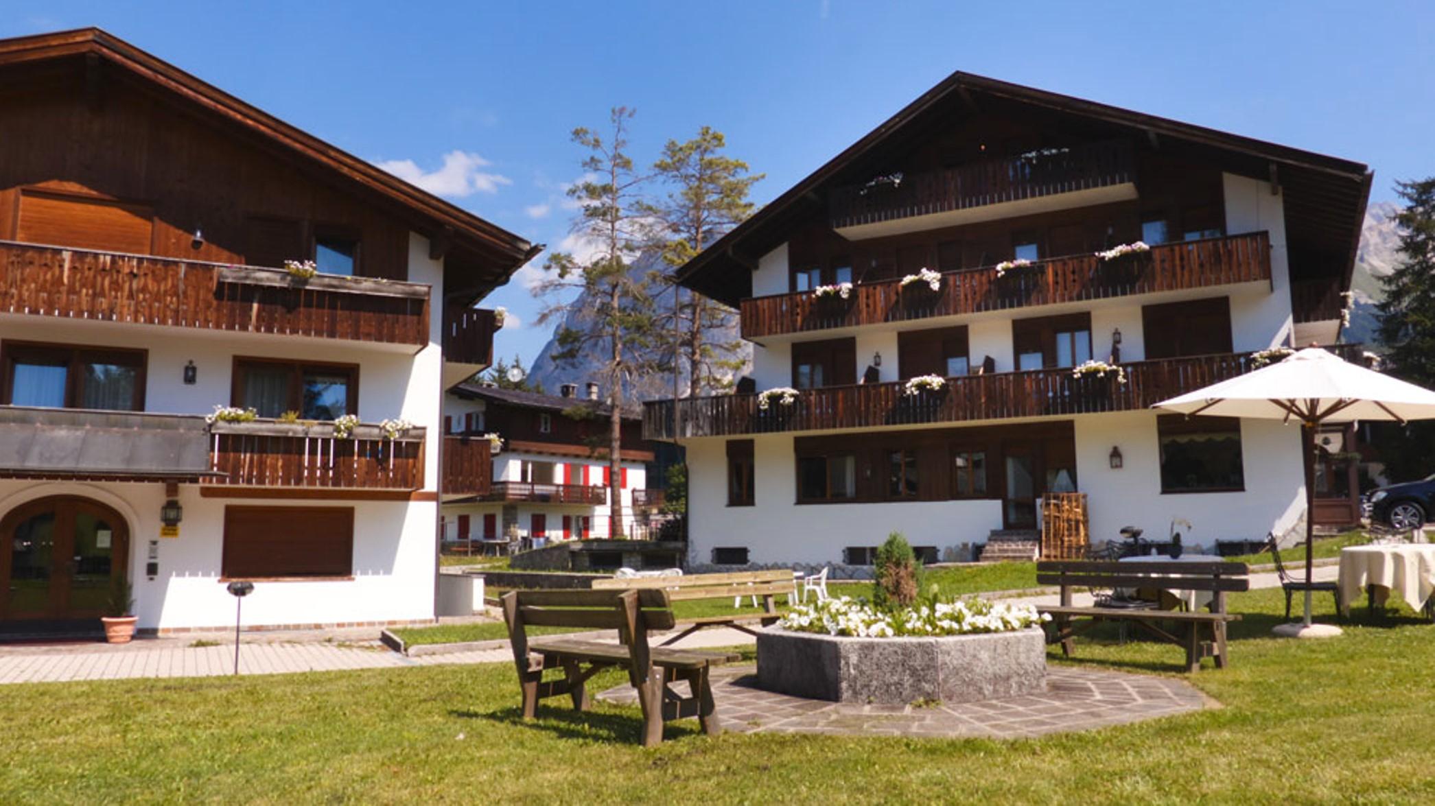 Hotel Capannina กอร์ตินาดัมเปซโซ ภายนอก รูปภาพ