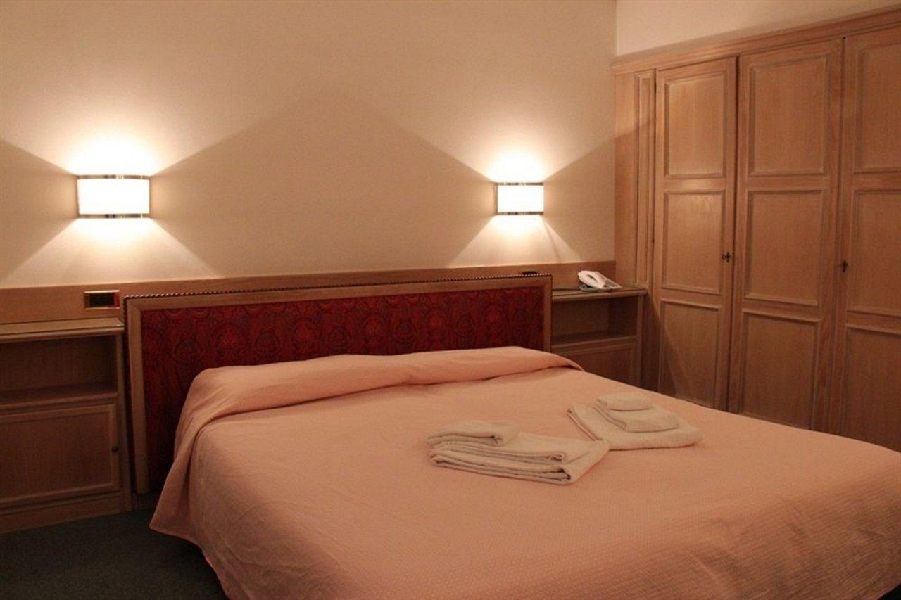 Hotel Capannina กอร์ตินาดัมเปซโซ ภายนอก รูปภาพ