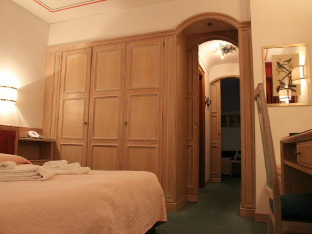 Hotel Capannina กอร์ตินาดัมเปซโซ ห้อง รูปภาพ