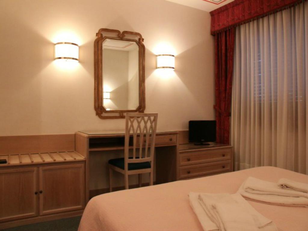 Hotel Capannina กอร์ตินาดัมเปซโซ ห้อง รูปภาพ