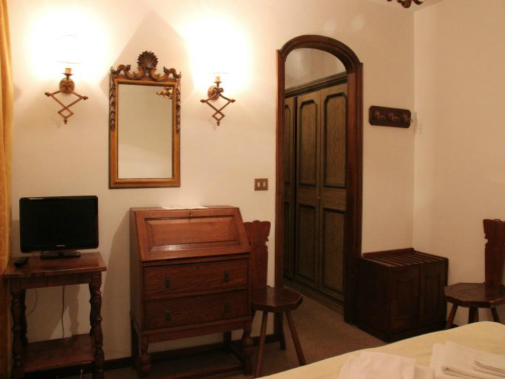 Hotel Capannina กอร์ตินาดัมเปซโซ ภายนอก รูปภาพ