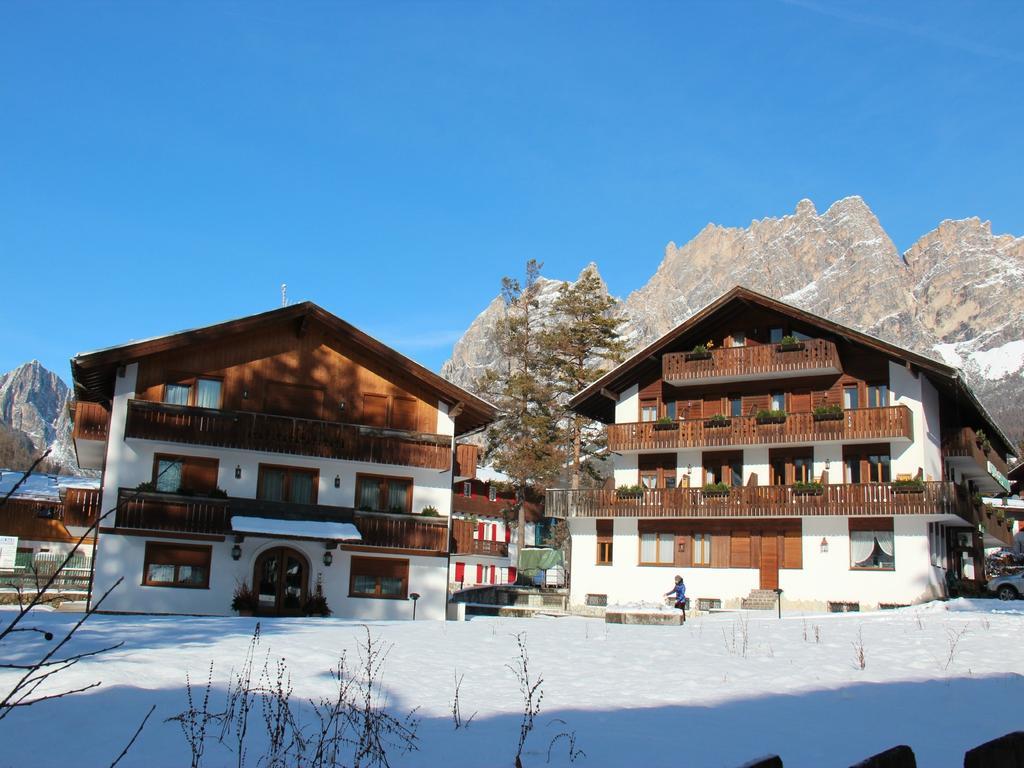 Hotel Capannina กอร์ตินาดัมเปซโซ ภายนอก รูปภาพ