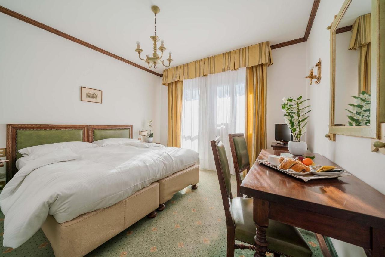 Hotel Capannina กอร์ตินาดัมเปซโซ ภายนอก รูปภาพ