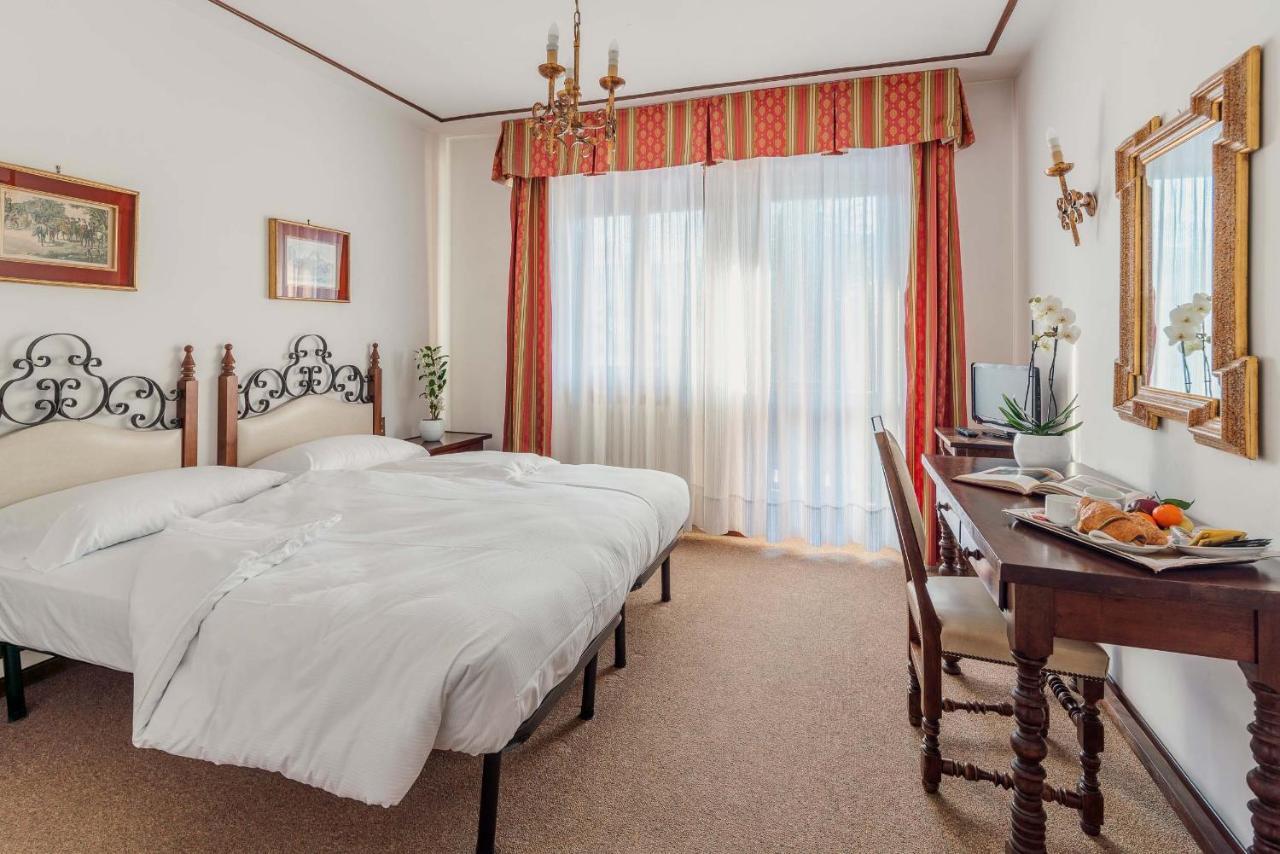 Hotel Capannina กอร์ตินาดัมเปซโซ ภายนอก รูปภาพ