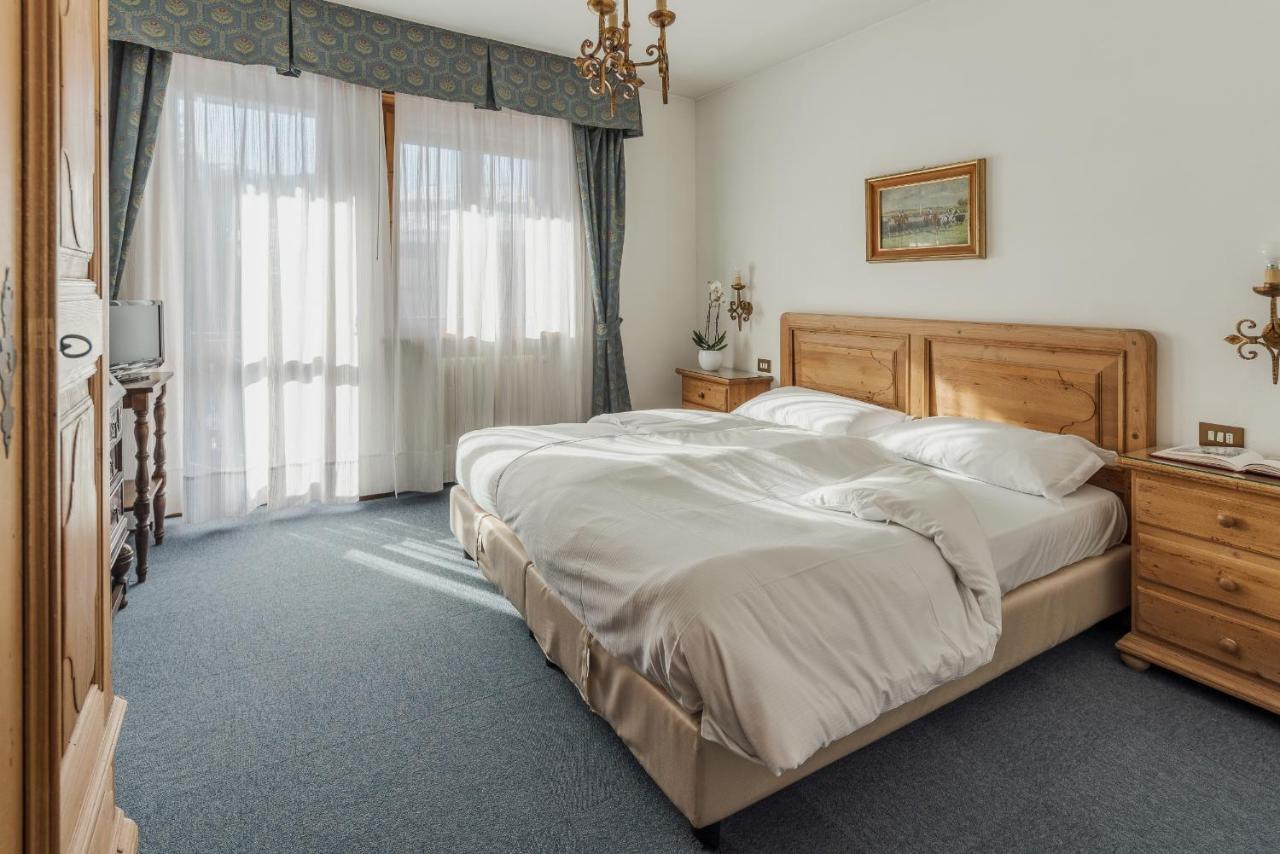 Hotel Capannina กอร์ตินาดัมเปซโซ ภายนอก รูปภาพ