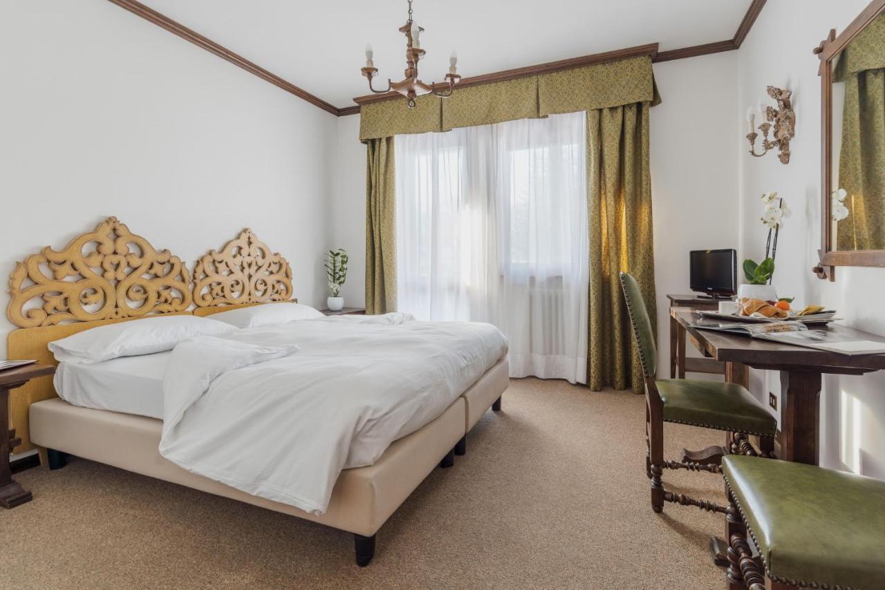 Hotel Capannina กอร์ตินาดัมเปซโซ ภายนอก รูปภาพ