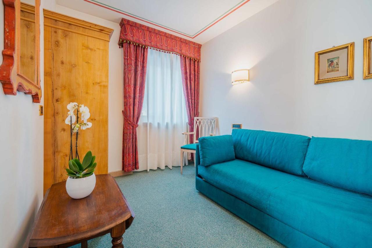 Hotel Capannina กอร์ตินาดัมเปซโซ ภายนอก รูปภาพ