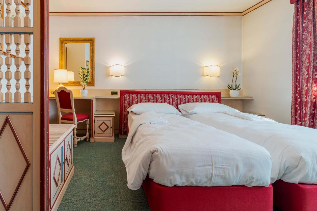 Hotel Capannina กอร์ตินาดัมเปซโซ ภายนอก รูปภาพ