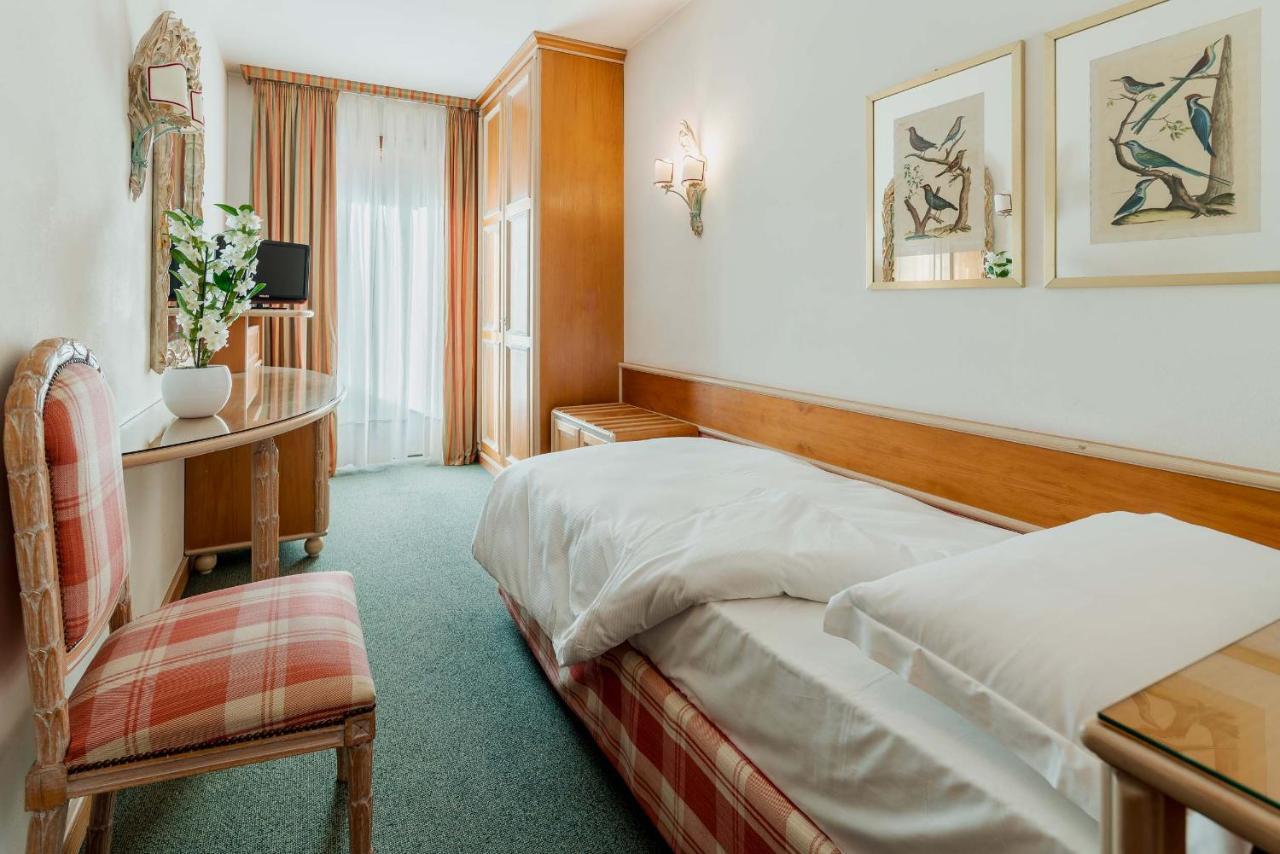 Hotel Capannina กอร์ตินาดัมเปซโซ ภายนอก รูปภาพ