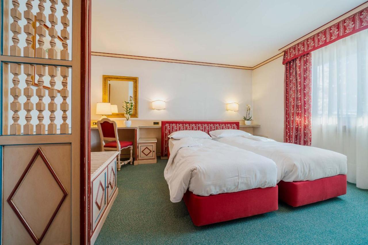 Hotel Capannina กอร์ตินาดัมเปซโซ ภายนอก รูปภาพ