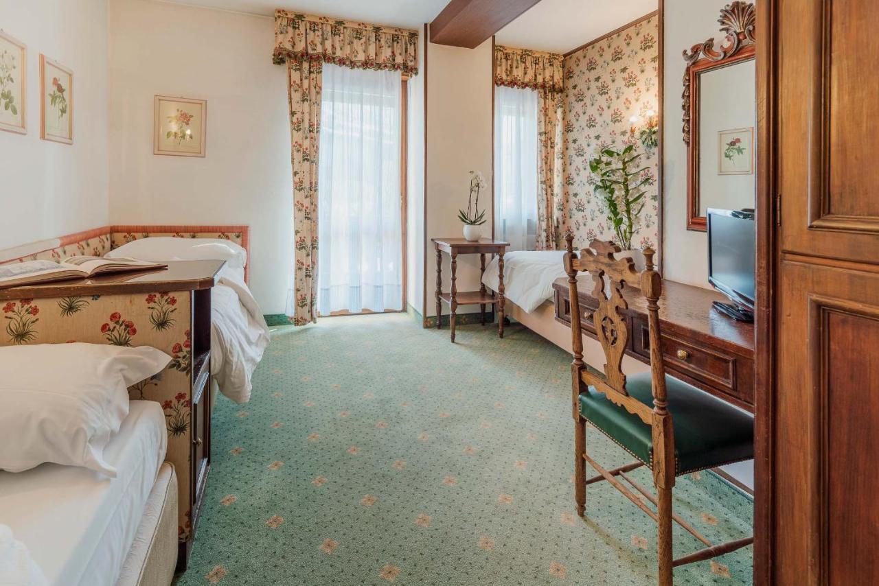 Hotel Capannina กอร์ตินาดัมเปซโซ ภายนอก รูปภาพ