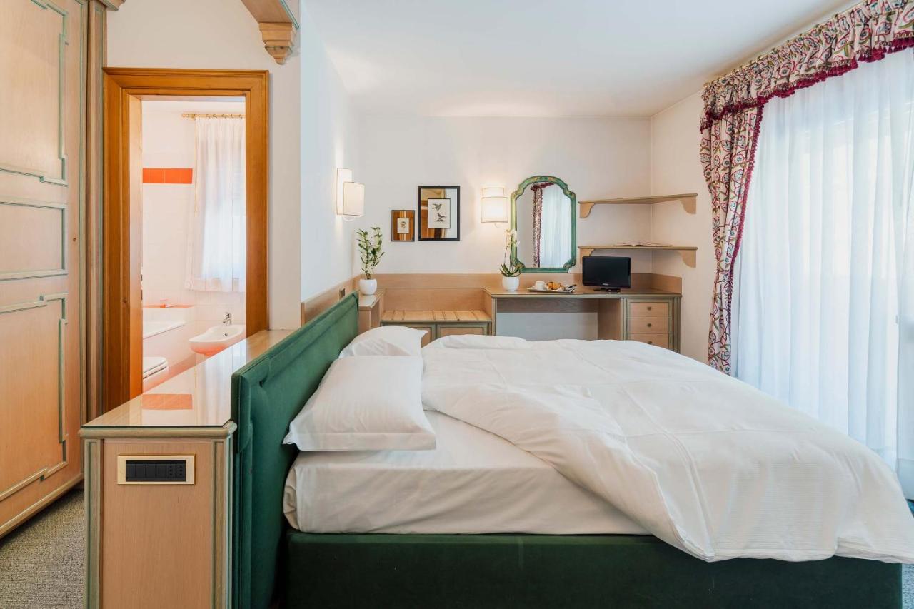 Hotel Capannina กอร์ตินาดัมเปซโซ ภายนอก รูปภาพ